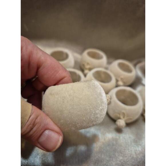 Vintage Velour Ivory Napkin Rings With Applique Set Of 8 - Picture 9 of 12